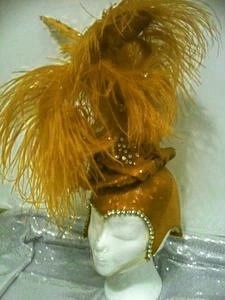 Casque Haut De Forme Et Plumes