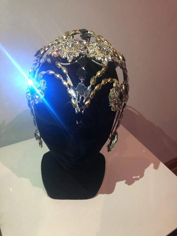 Casque En Pierres Et Strass 3 Casque En Pierres Et Strass