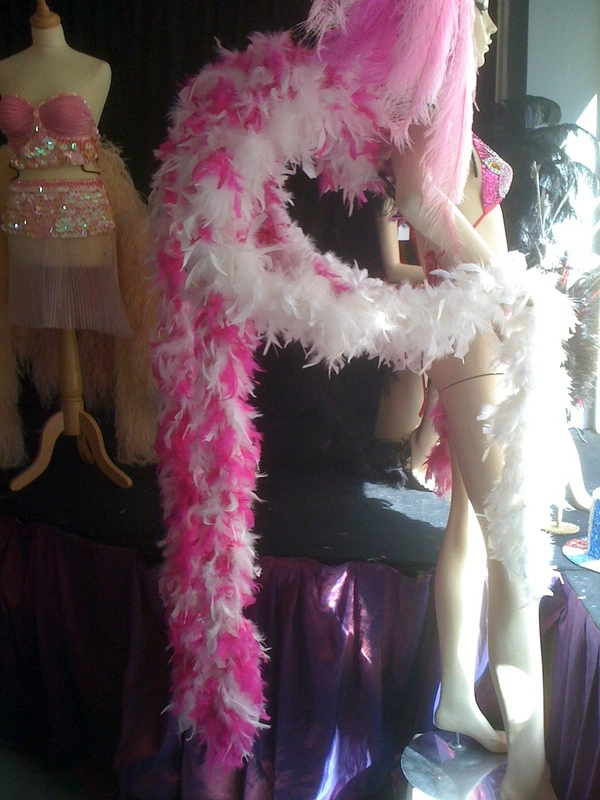 Cascade En Boas De Dinde Déchirés 3 Cascade En Boas De Dinde Déchirés